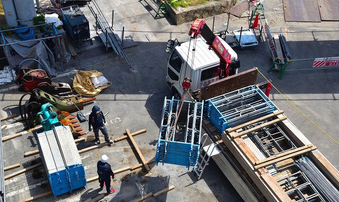資材搬入・運搬
